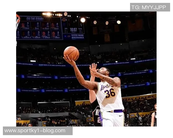 詹姆斯强调比赛关键时刻发球手的重要性并呼吁加强日常发球训练 詹姆斯强调比赛关键时刻发球手的重要性并呼吁加强日常发球训练